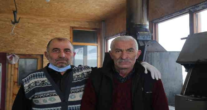 Demirel ve Özal'dan bu yana bütün devlet adamlarının fotoğraflarını tesisinde sergiliyor