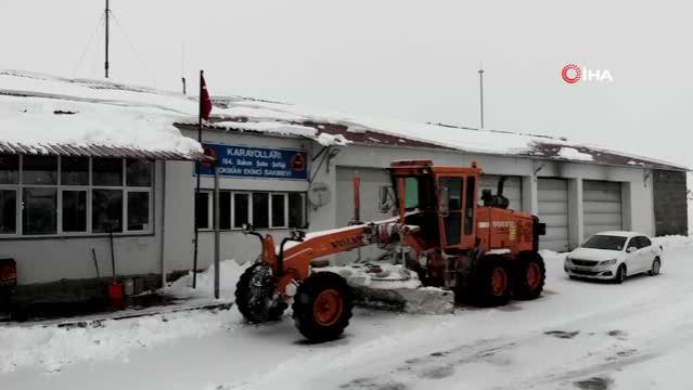 Kar ve tipi ulaşımda aksamalara neden oldu