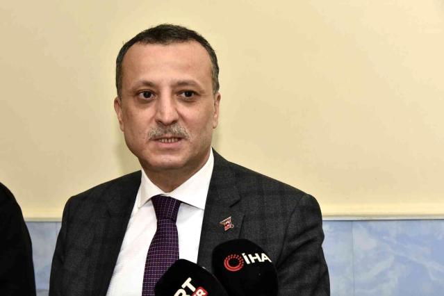Gümüşhane'de hayırlı gelenek: Aşçı tutan köylüler 18 yıldır yoldan geçenlere iftar veriyor