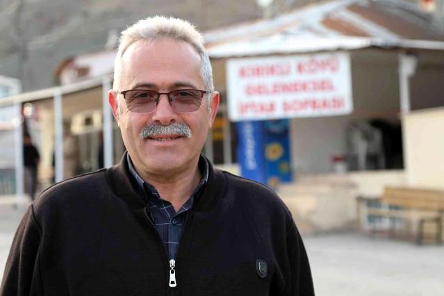 Gümüşhane'de hayırlı gelenek: Aşçı tutan köylüler 18 yıldır yoldan geçenlere iftar veriyor