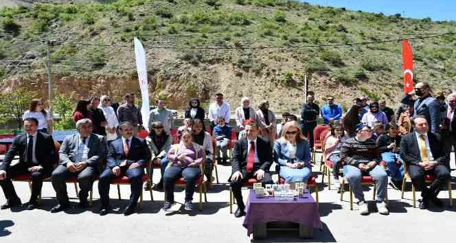 Gümüşhane'de özel öğrencilere özel spor malzemeleri dağıtıldı
