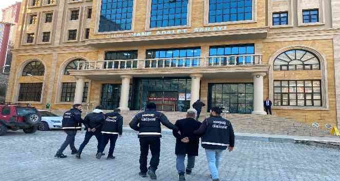 Yolcu otobüsüyle uyuşturucu taşırken polise yakalandılar