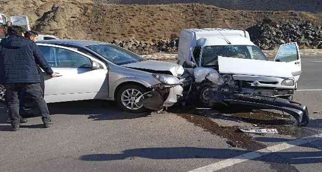 Gümüşhane'de trafik kazası: 3 yaralı