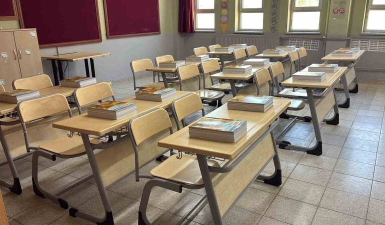 Yatağan’da 120 bin ders kitabı öğrencilerin sıralarında hazır