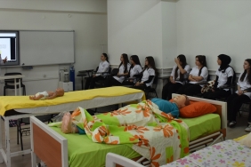Gümüşhane'deki sağlık lisesi 260 öğrenciyi uygulamalı eğitimle mesleğe hazırlıyor