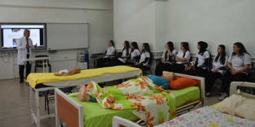 Gümüşhane'deki sağlık lisesi 260 öğrenciyi uygulamalı eğitimle mesleğe hazırlıyor