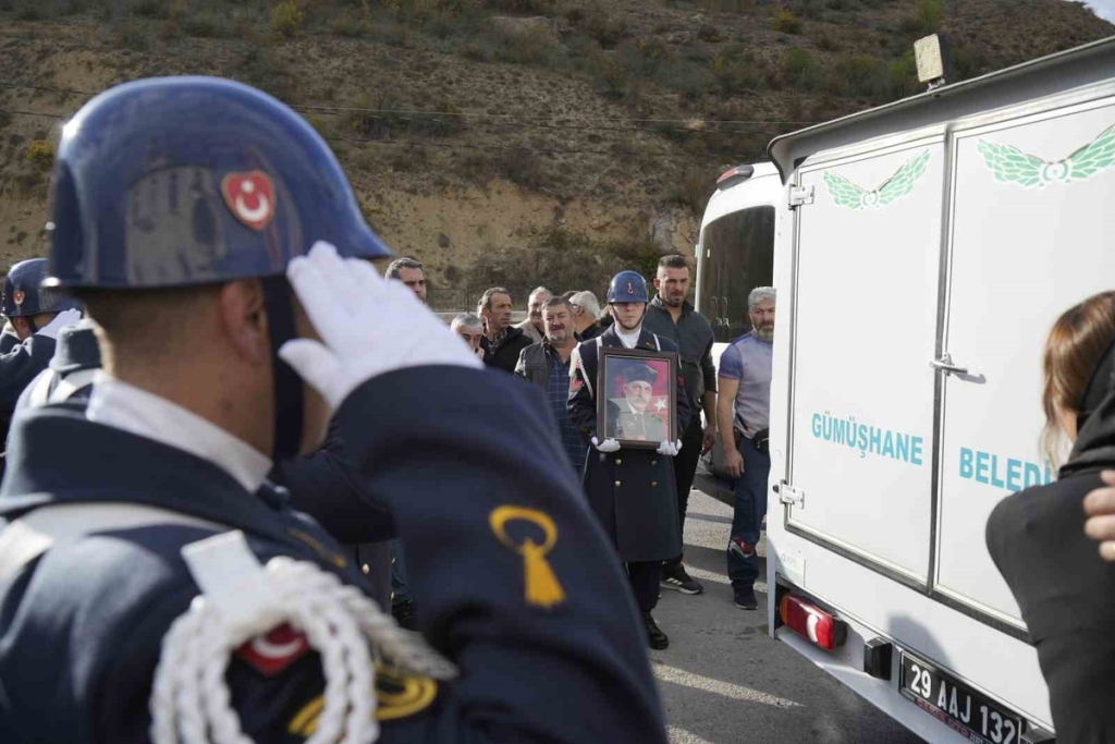 Kıbrıs Gazisi İlyas Kullukçu, Gümüşhane'de askeri törenle toprağa verildi