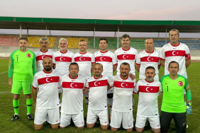 milletvekili-cora-tbmm-parlamenterler-futbol-takiminin-kalesini-koruyor-kYkYhpxW.jpg