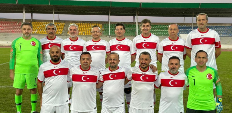 Milletvekili Cora, TBMM Parlamenterler Futbol Takımı’nın kalesini koruyor