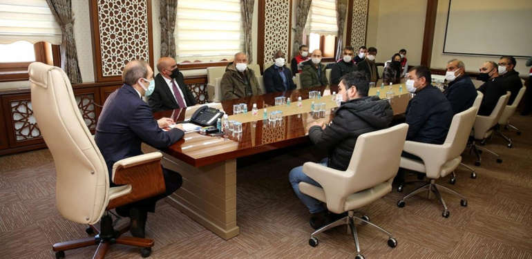 Vali Cüneyt Epcim göçmenlerin sorunlarını dinledi