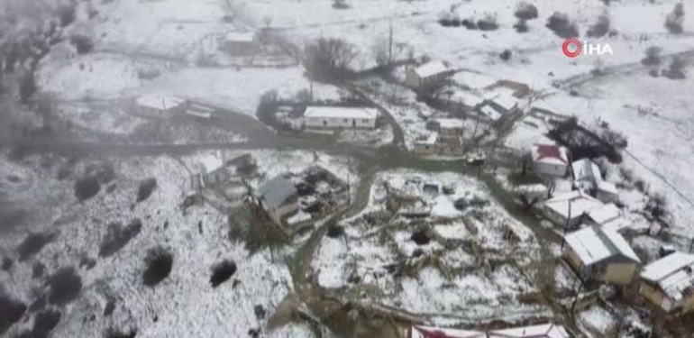 Bayburt’un yüksek kesimlerinde kar yağışı