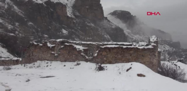 GÜMÜŞHANE’DE TARİHİ MAHALLEDE KAR GÜZELLİĞİ