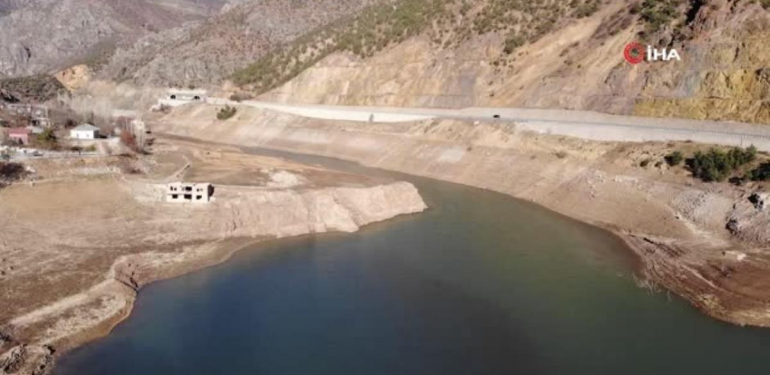 Son dakika gündem: Gümüşhane’nin Torul Baraj Gölü’nde su seviyesi 45 metre çekildi