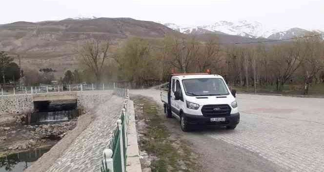 Erzincan'da sinek ve haşerelere karşı ilaçlama yapıldı