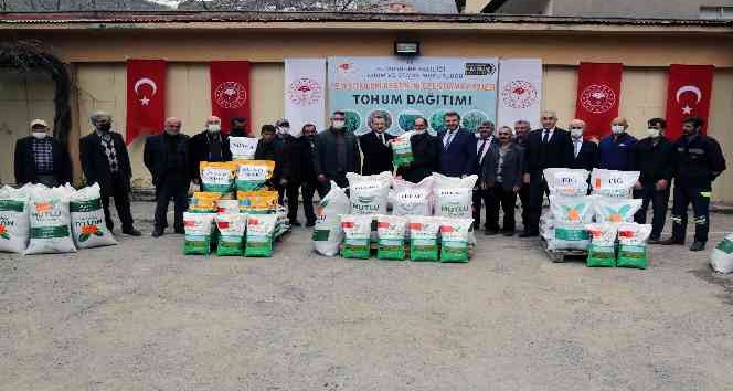 Gümüşhane'de üreticilere 46 ton yem bitkisi tohumu dağıtıldı