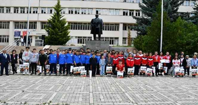 Gümüşhane'de şampiyon öğrenciler ödüllendirildi