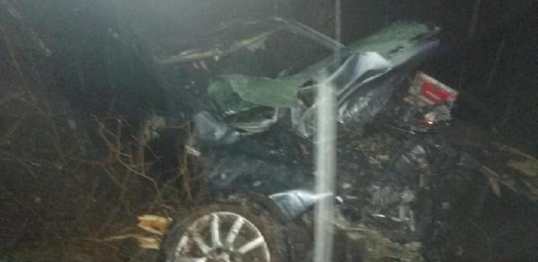 Araba şarampole devrildi: Uzman çavuş, eşi ve kızı öldü