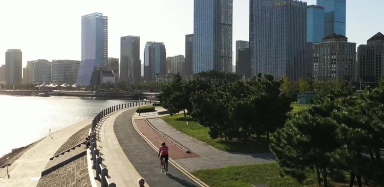 Çin’de Yaşayan Rus Öğretmen Kendini İki Kültür Ortasındaki Alışverişi Teşvik Etmeye Adadı