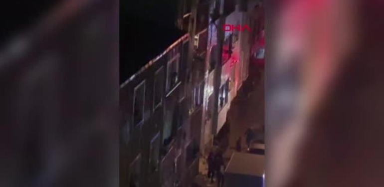 İSTANBUL-KÜÇÜKÇEKMECE’DE ANNESİNİ BIÇAKLAYIP İNTİHAR TEŞEBBÜSÜNDE BULUNDU