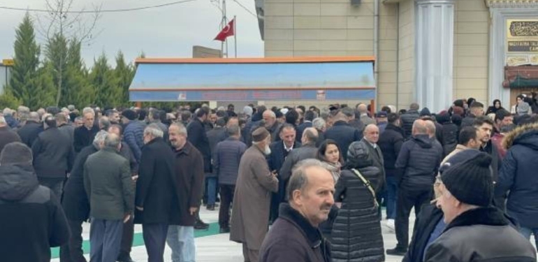 Ümraniye’de konutta meyyit bulunan anne ve oğlu toprağa verildi