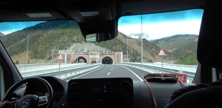 Zigana Dağı’nın sıkıntısı yeni tünelle bitti, dolmuş seferleri arttı