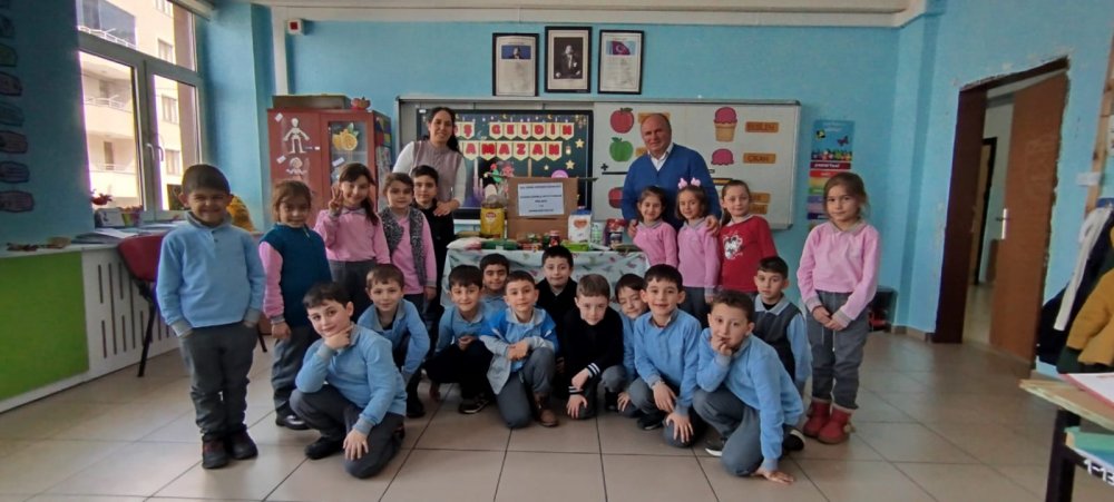 Minik eller Ramazan ayında ihtiyaç sahiplerini unutmadı #haberi, #haberleri, #Gümüşhane #haber