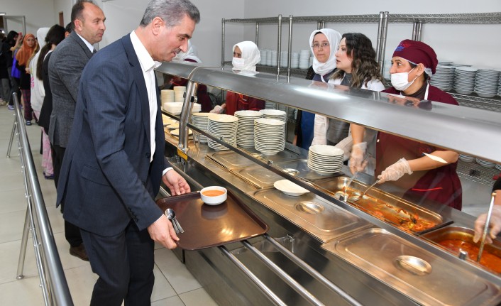 Vali Baruş üniversite öğrencileriyle iftar sofrasında buluştu #haberi, #haberleri, #Gümüşhane #haber