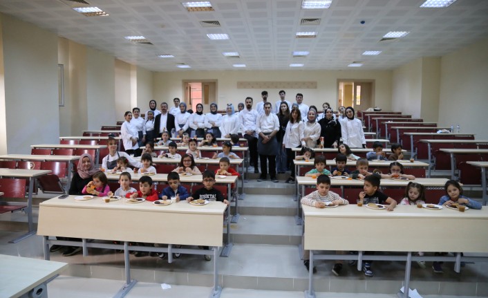 Turizm Fakültesi’nde 23 Nisan ve Turizm Haftası Birlikte Kutlandı #haberi, #haberleri, #Gümüşhane #haber