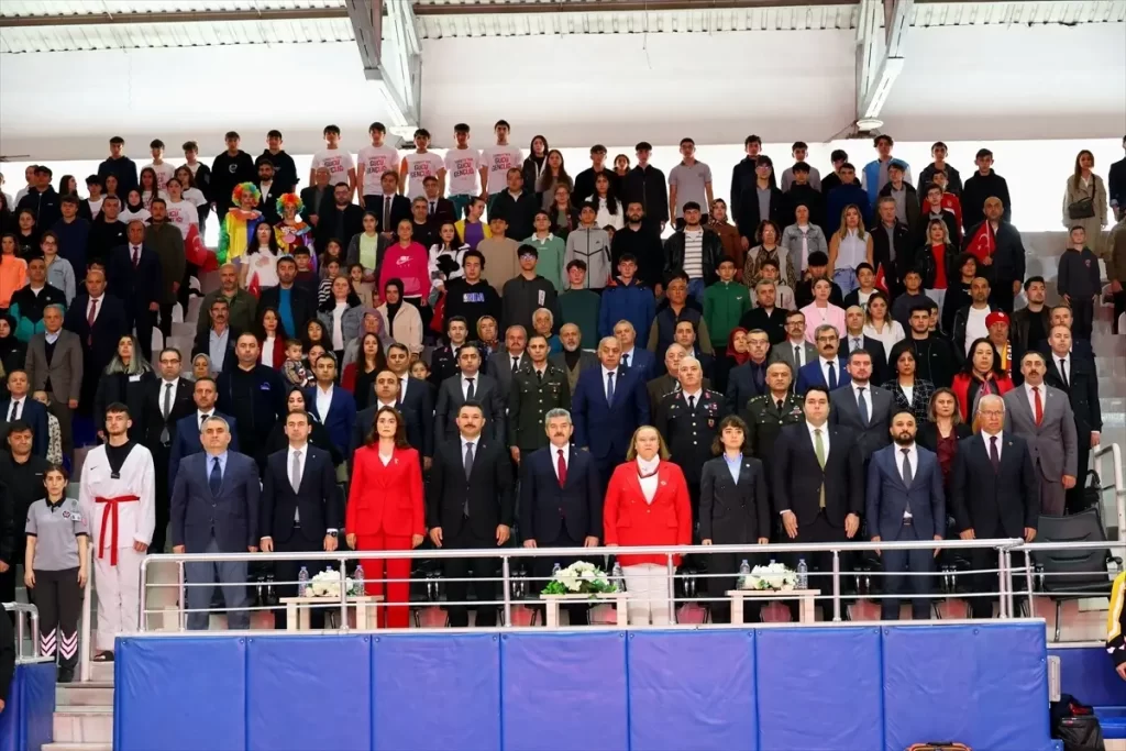 Trabzon ve çevre illerde 19 Mayıs Atatürk'ü Anma, Gençlik ve Spor Bayramı kutlanıyor