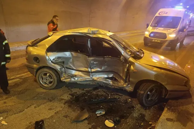 Tünelde yapılan sollama kazayla sonuçlandı! 2'si çocuk 5 yaralı
