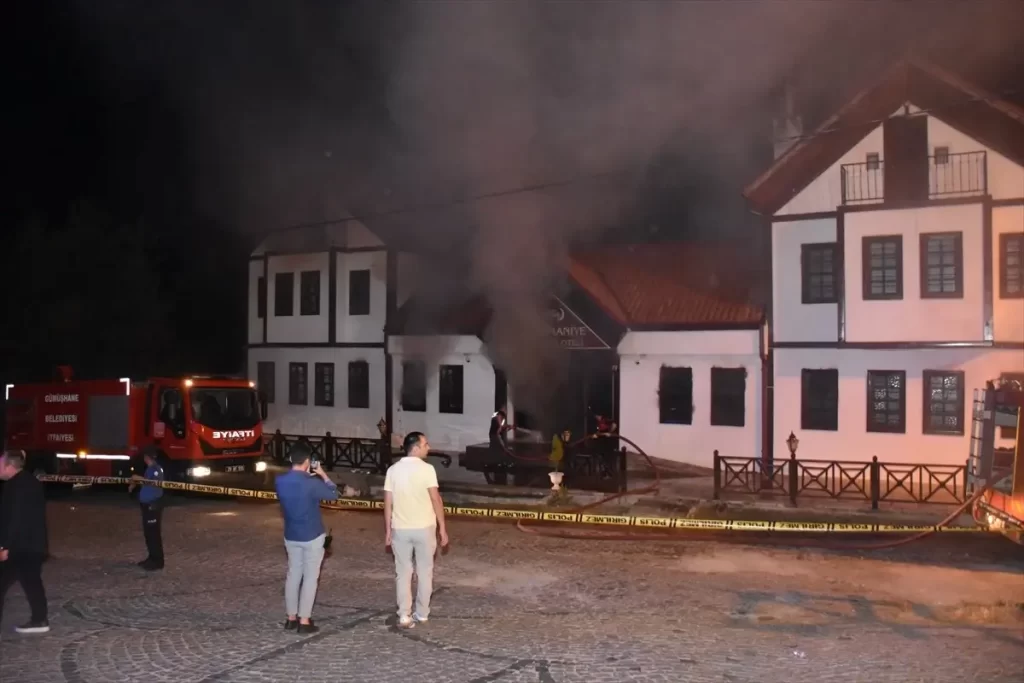 Gümüşhane'de Butik Otelde Yangın: İtfaiye Hızla Müdahale Etti