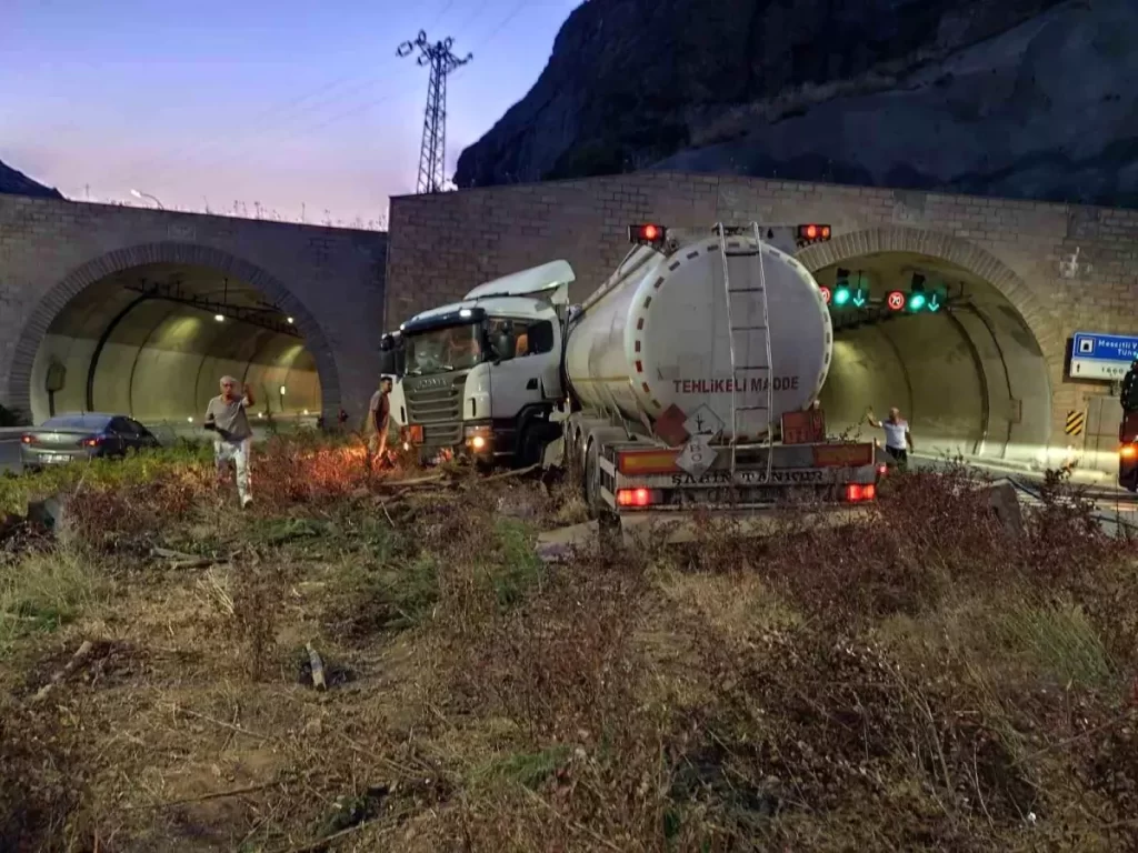 Gümüşhane'de Tünelde Trafik Kazası: 1 Yaralı