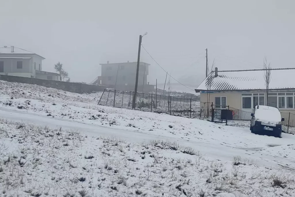 4 ilde kar yağışı! Etraf beyaza büründü
