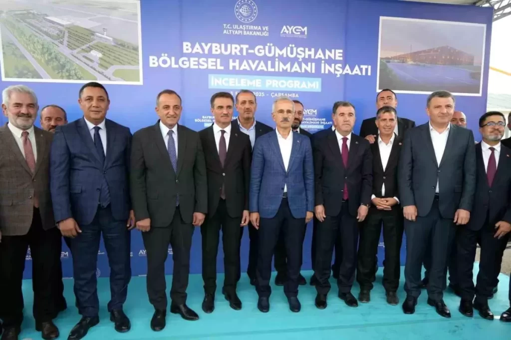 Bakan Uraloğlu, Gümüşhane-Bayburt Havalimanı ve Kop Tüneli İnşaatlarını İnceledi