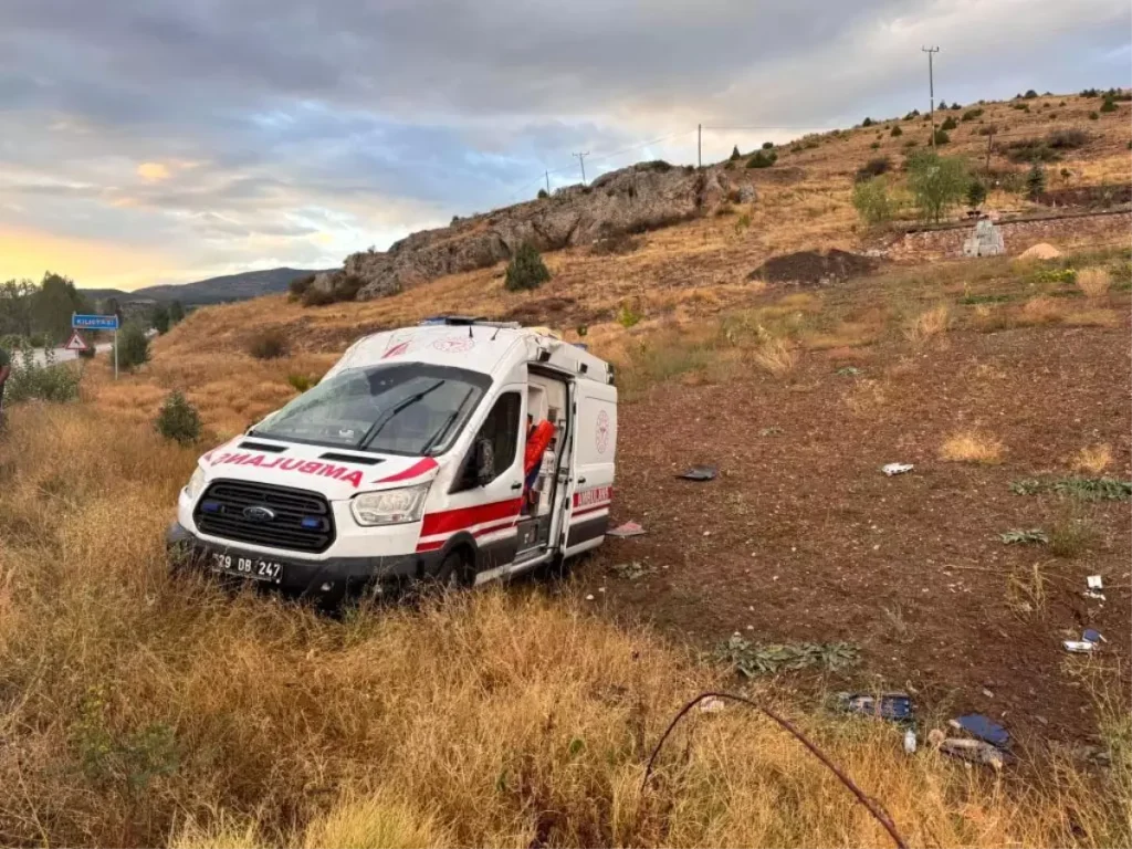 Gümüşhane'de Ambulans Takla Attı: 3 Sağlık Personeli Yaralandı