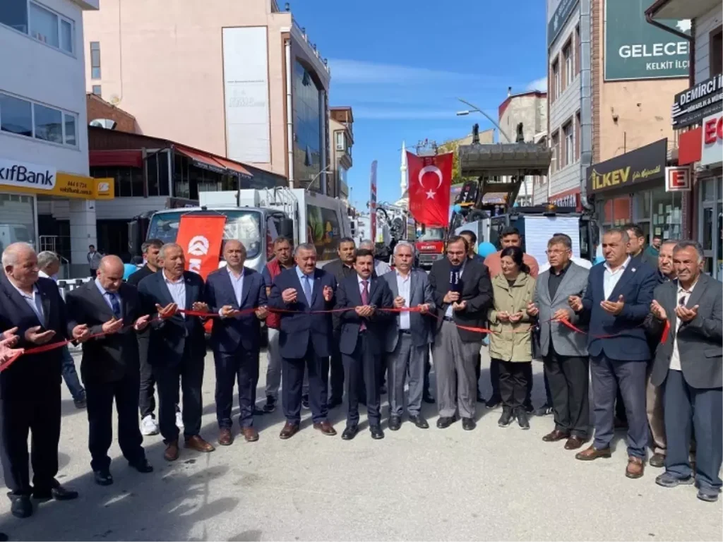 Kelkit Belediyesi'ne Yerli Temizlik Araçları Teslim Edildi