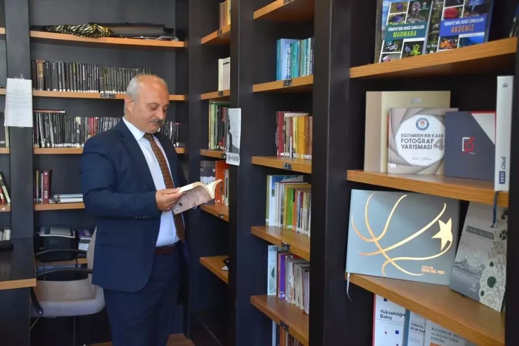 Mezun Olduğu Liseye Müdür Olan Fatih Demirel, Eğitim Kalitesini Artırmak İçin Çalışıyor