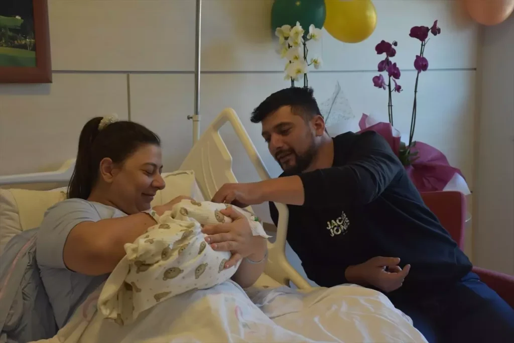 Gümüşhane'de 5 Kilo 150 Gram Ağırlığında Bebek Dünyaya Geldi