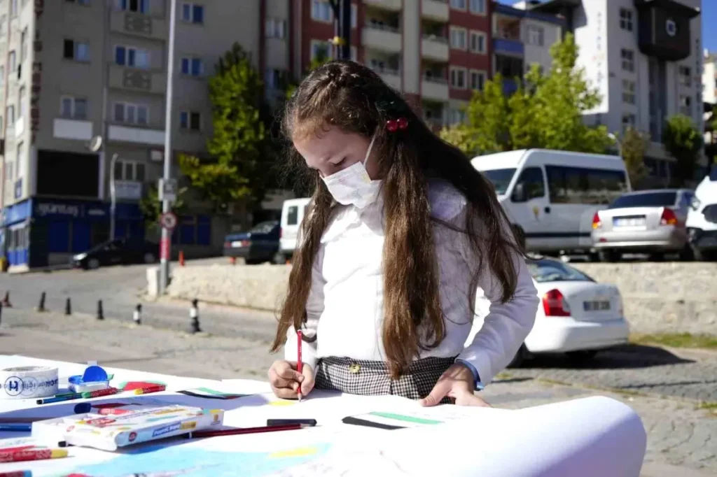 Gümüşhane'de Filistinli Çocuklar İçin Resim Etkinliği Düzenlendi