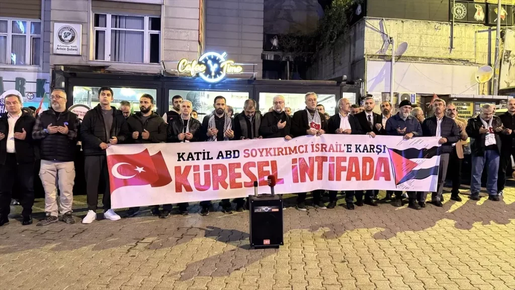 Trabzon ve çevre illerde İsrail'in Küresel Sumud Filosu'na saldırılarına tepki