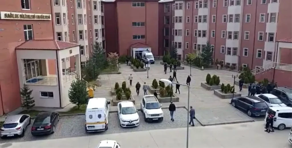 Gümüşhane Üniversitesi'nde Rehine Krizi: Kadın Memur Kurtarıldı