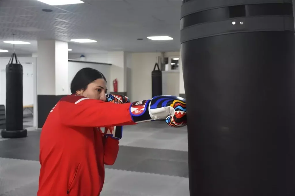 Milli Sporcu Feyzanur Azizoğlu, Dünya İkincisi Olmanın Ardından Çalışmalara Devam Ediyor