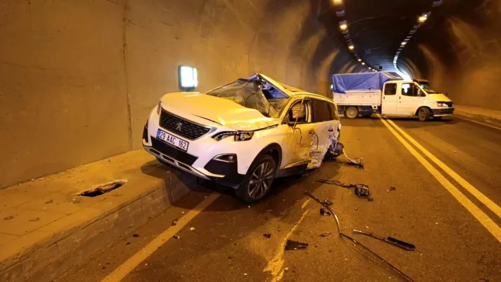 Gümüşhane'de İki Ayrı Trafik Kazası: 1 Ölü, 3 Yaralı