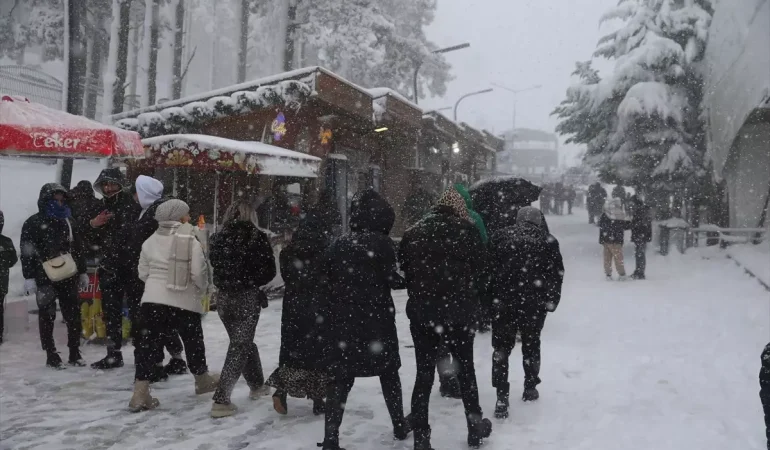 Karadeniz'deki 3 ilde 233 köy yolu ulaşıma kapandı