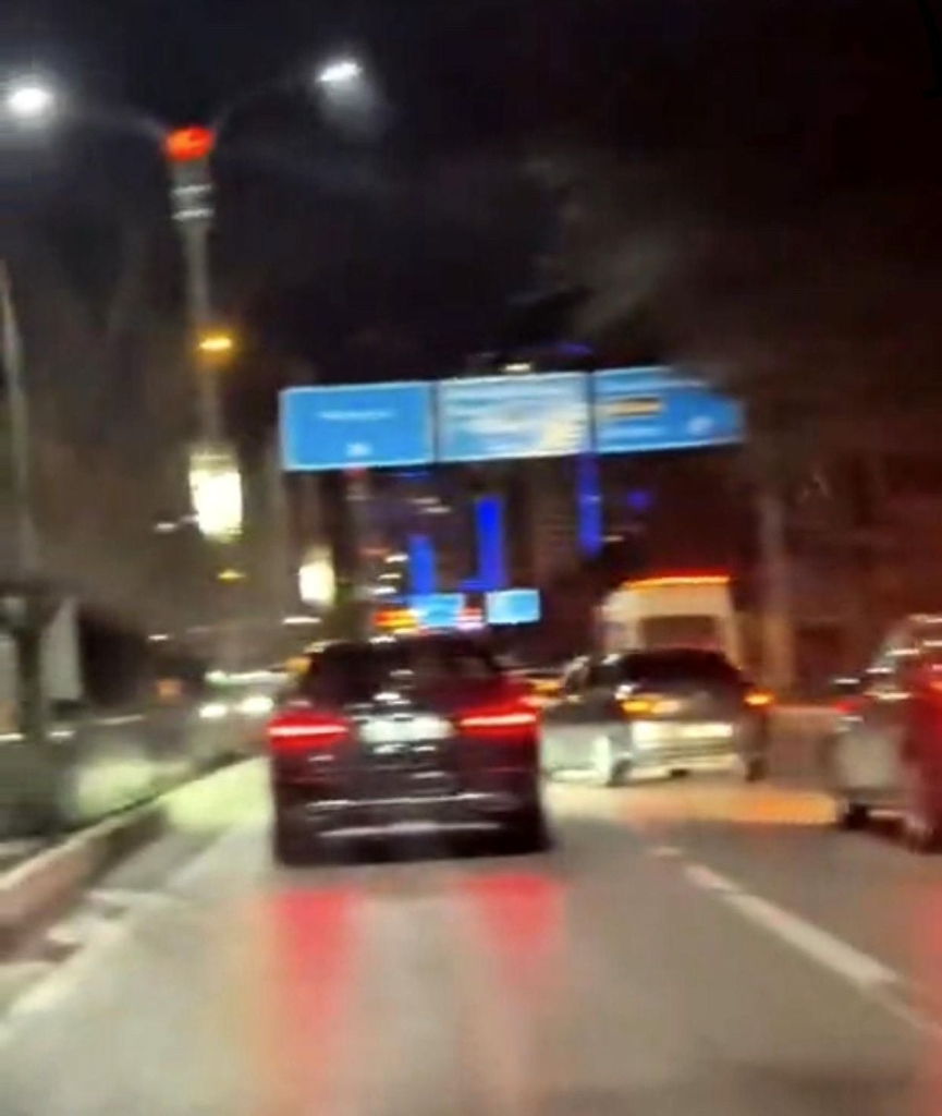 Elazığ'da, makas atan araç kamerada