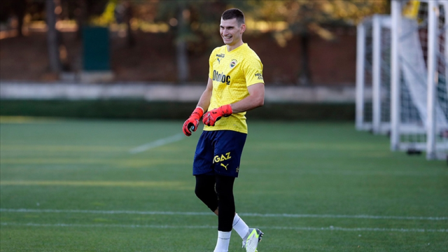Fenerbahçe'den bomba karar! Yıldız ismi neredeyse bedava verecekler