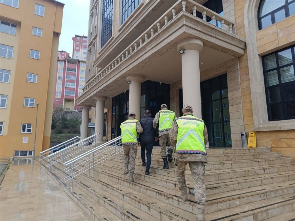 Gümüşhane'de aranan firari hükümlü yakalandı