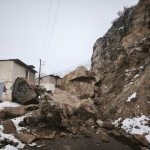 Gümüşhane'de heyelan nedeniyle 3 ev tedbir amacıyla boşaltıldı