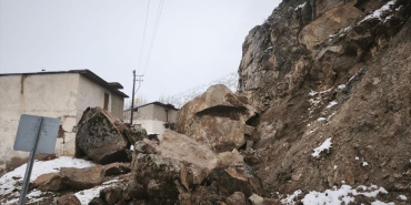 Gümüşhane'de heyelan nedeniyle 3 ev tedbir amacıyla boşaltıldı