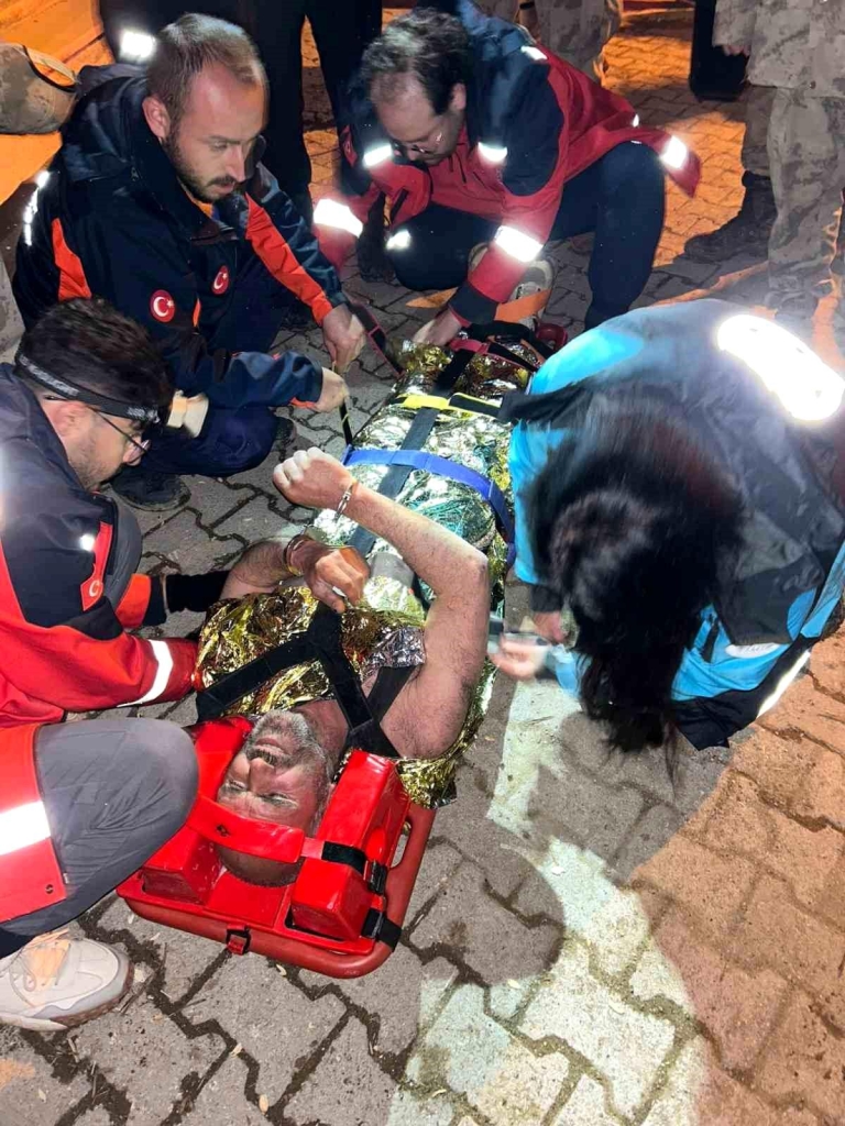 Gümüşhane'de kaybolan şahıs dere yatağında sağ bulundu